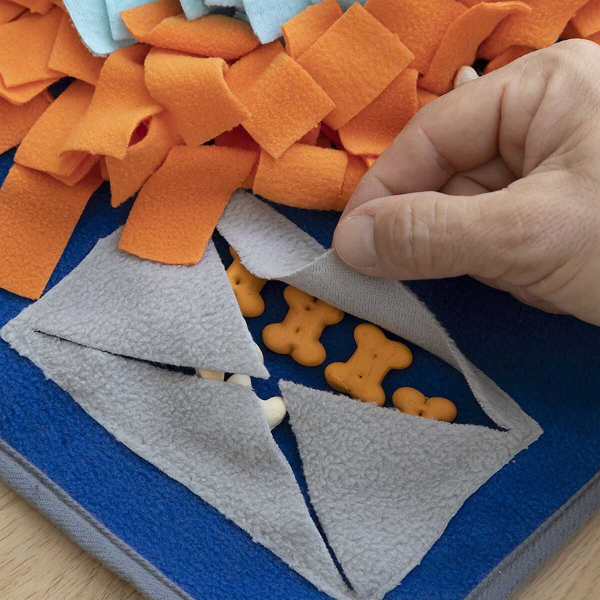 HappyPet™ Sniffing Mat for Dogs – Interactive Slow Feeding & Brain Training Mat